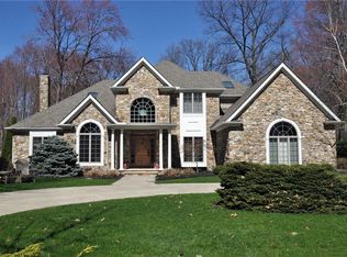 31030 Huntington Woods Pkwy, Bay Village, OH