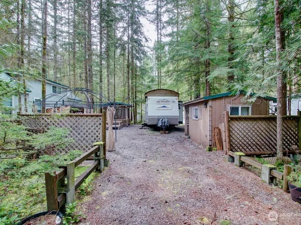 61 Christmas Tree Circle, Deming, WA 98244