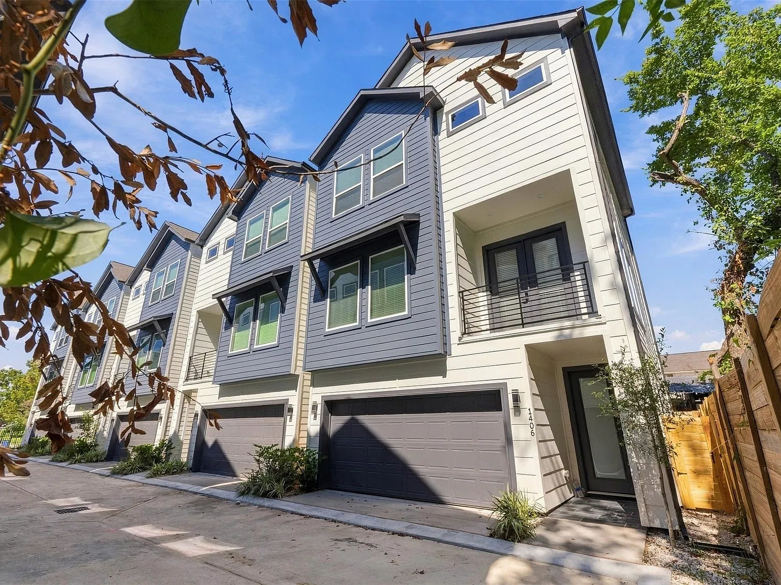 3 bed, 3.5 bath, 1825 sqft, $2,599 — Photo 1