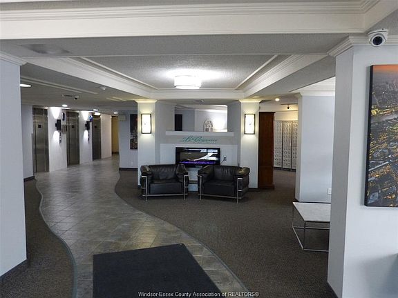 4th image of 111 Riverside Dr E #616