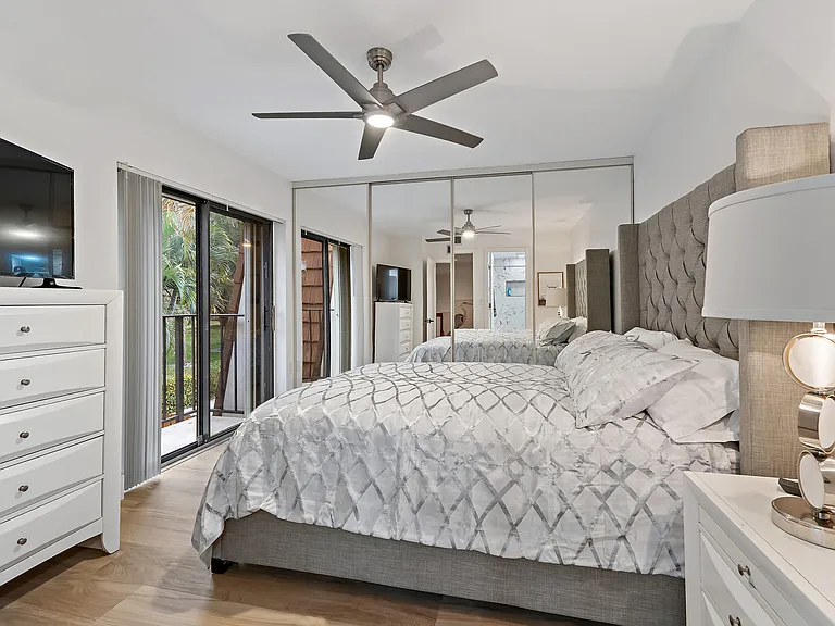 3052 30th Ct — Photo 32