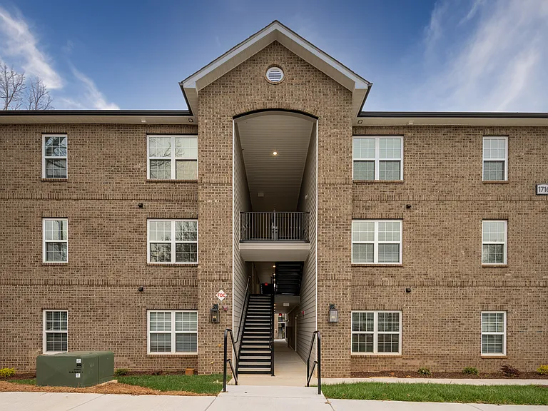 Stella's Place Apartments — Photo 15