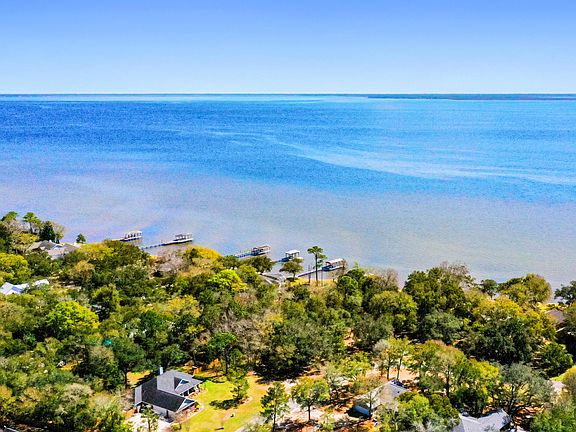 3rd image of 9 Cedar Beach Cv