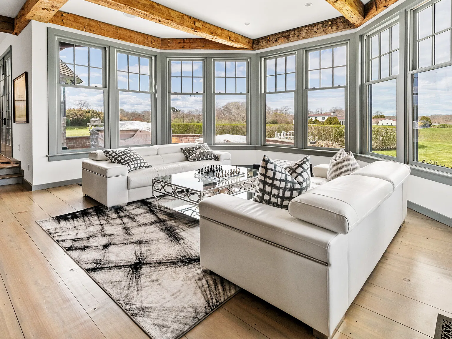 Magnificent Home in Sagaponack with Pool and Tennis! — Photo 3