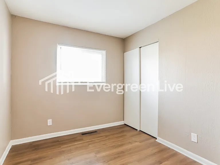1344 Southfield Dr S — Photo 11
