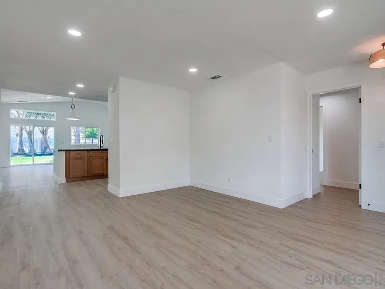 10190 Drumcliff Ave — Photo 4