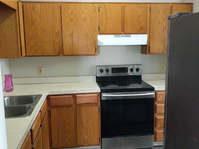 510 Park Ct — Photo 3