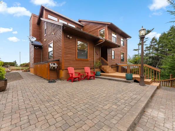 620 John Ave, Coos Bay, OR 97420