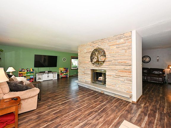 2nd image of 4520 Garden DRIVE