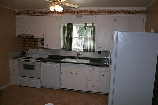 3rd image of 1321 W Shannon Ave