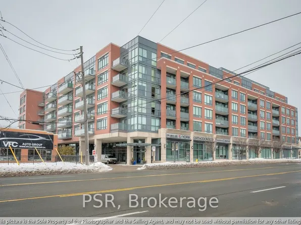 7608 Yonge St #306, Vaughan, ON L4J 0J5