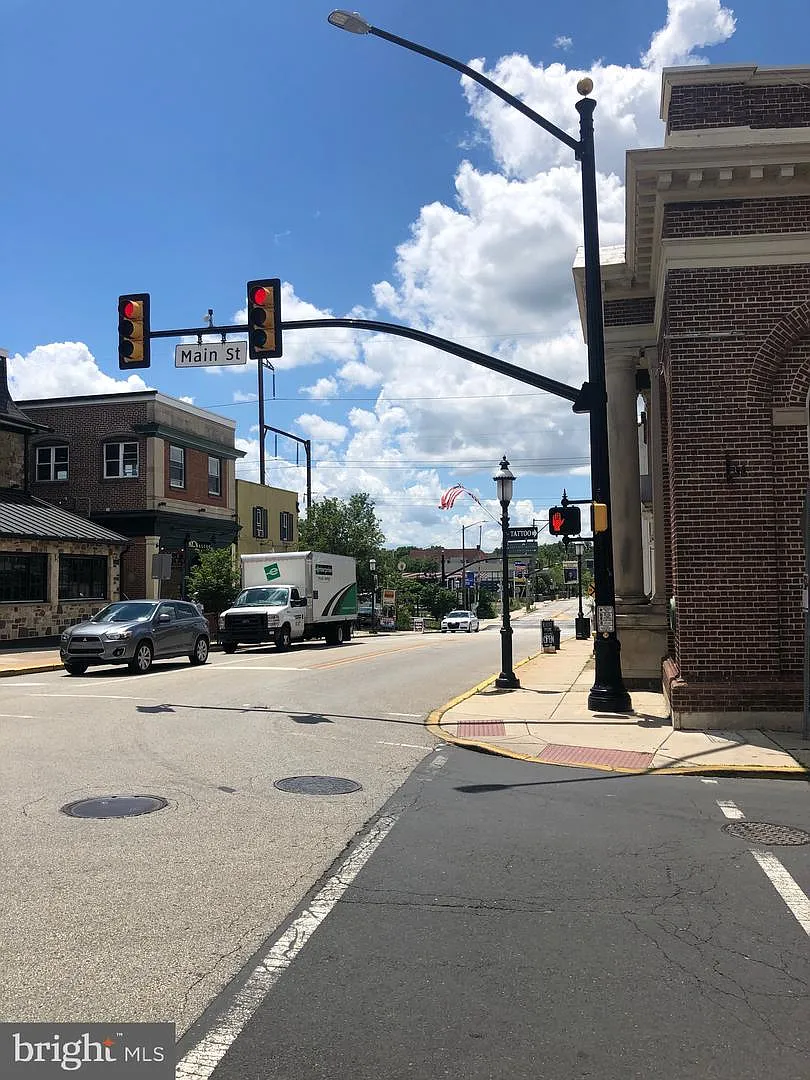 1 N Main St — Photo 3