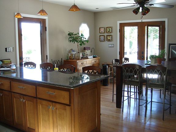 2nd image of 1652 Casitas Ave