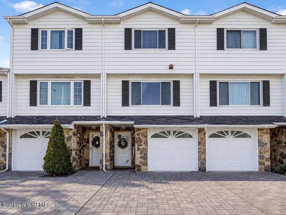 1st image of 233 Carlyle Grn