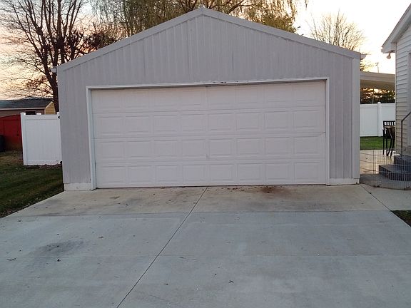 Detached 2-Car Garage