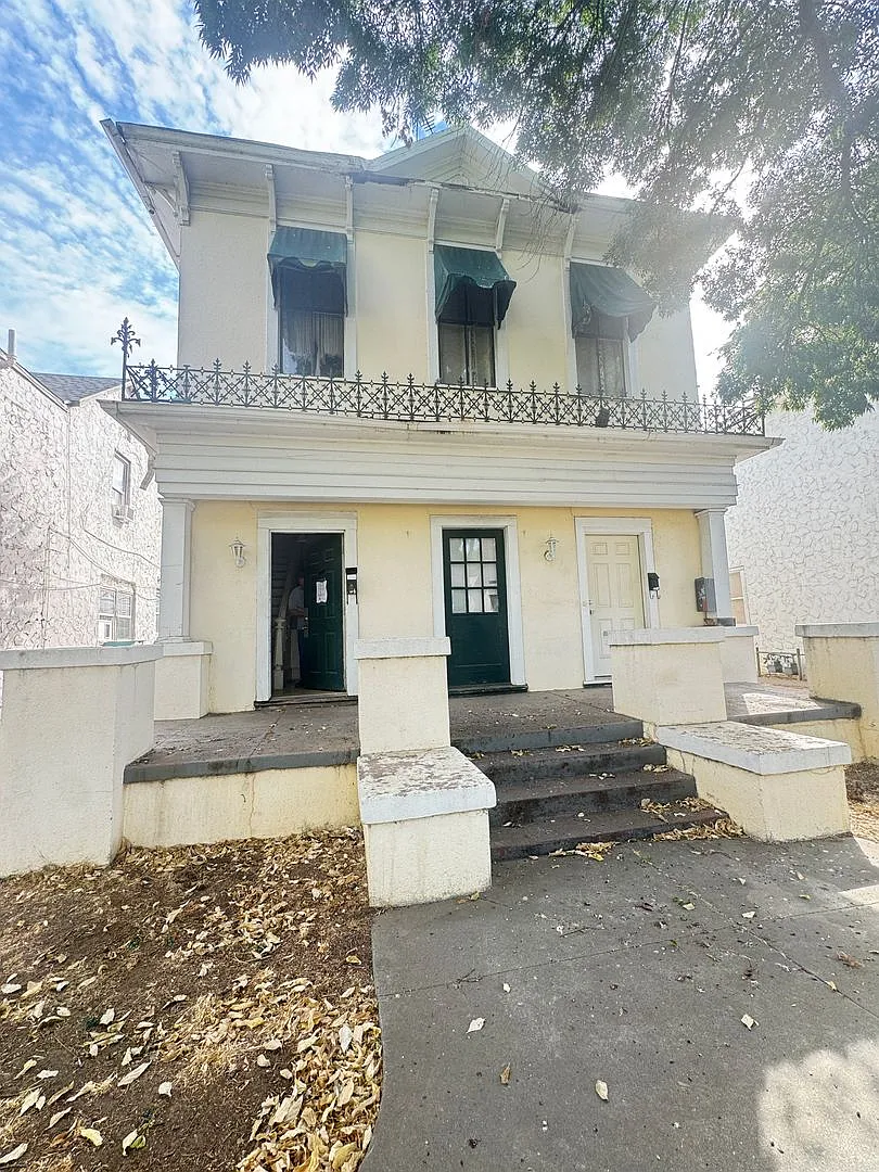 321 B St — Photo 1
