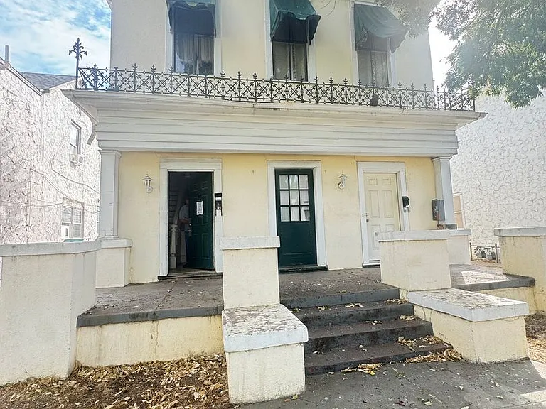 321 B St — Photo 1