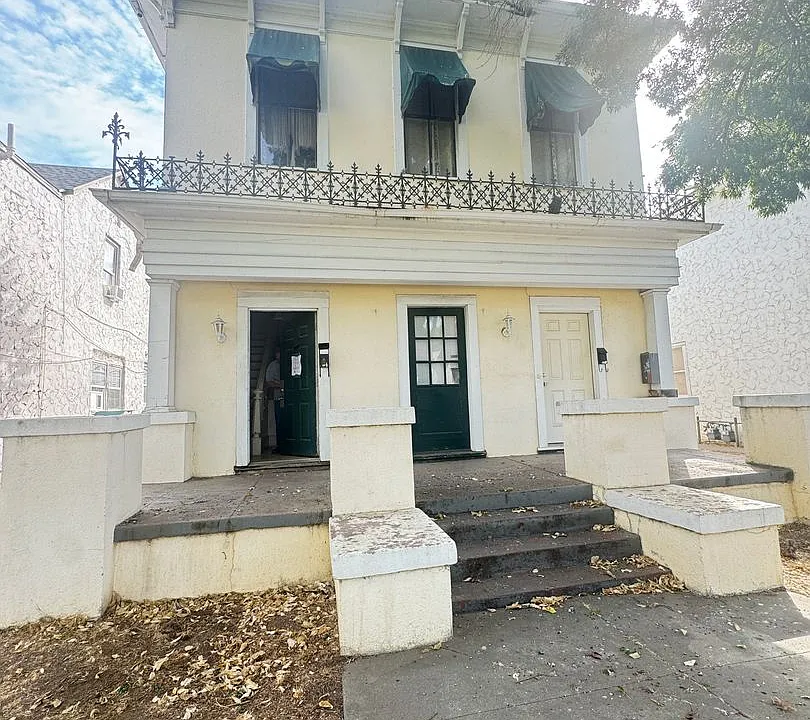 321 B St