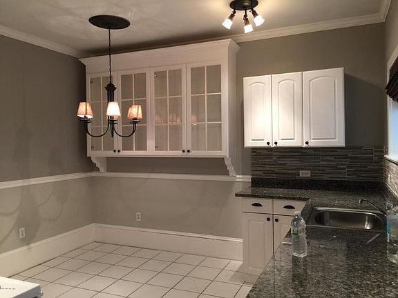 3rd image of 2561 Dellwood Ave APT 4