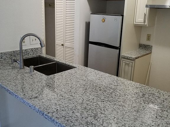 3rd image of 2025 Castlebury Dr