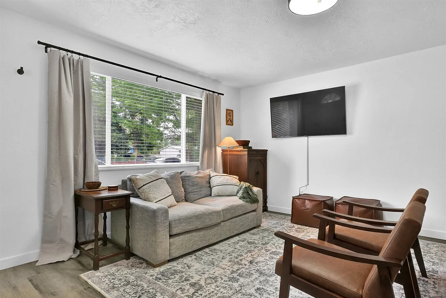 2 bed, 1.0 bath, 699 sqft, $6,329 — Photo 3