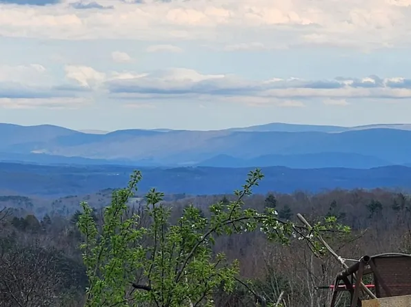 301 Dewberry Dr, Lerona, WV 25971