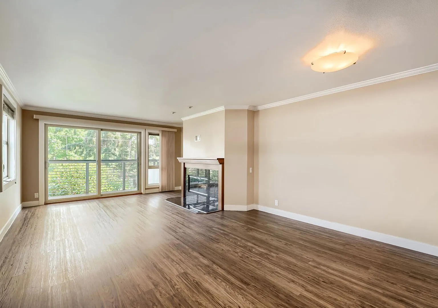 Charming North Queen Anne Living Prime Location Near Fremont & Lake Union — Photo 3
