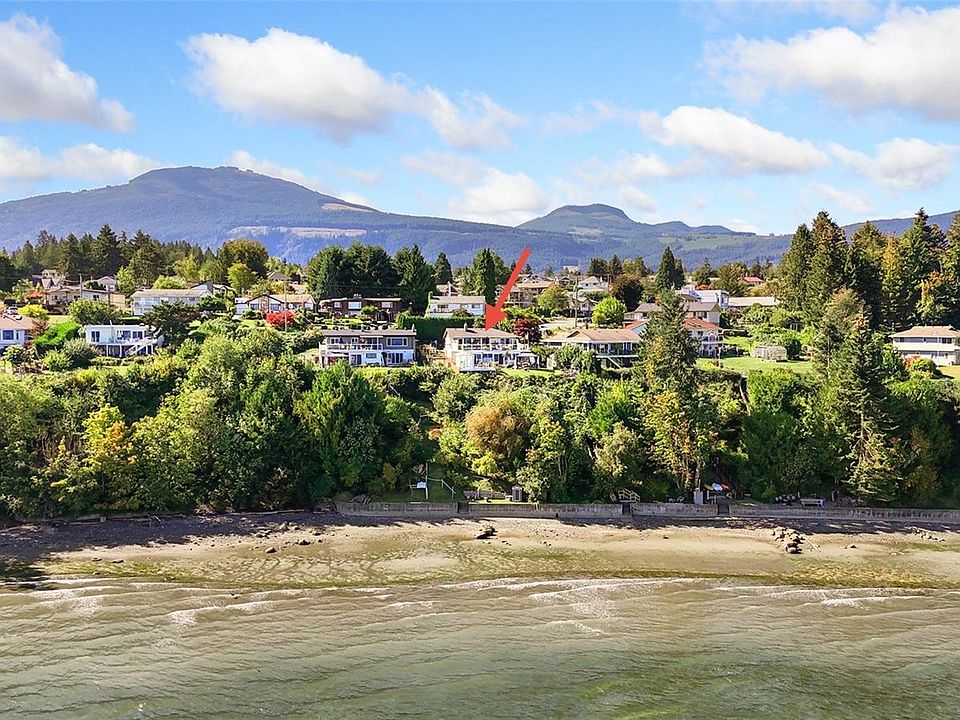 1st image of 3632 Seaview Cres