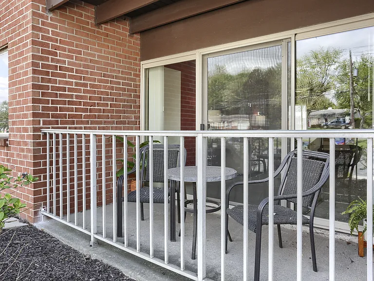 Twin Lakes Apartments — Photo 40