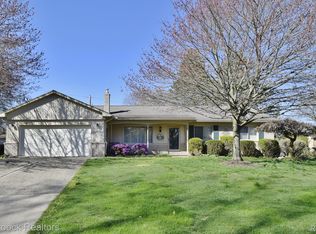 250 Belle Vernon Ct, Rochester Hills, MI 48309