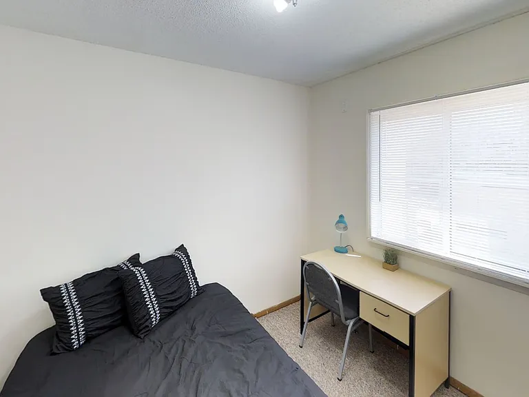 905 W Oregon St — Photo 17