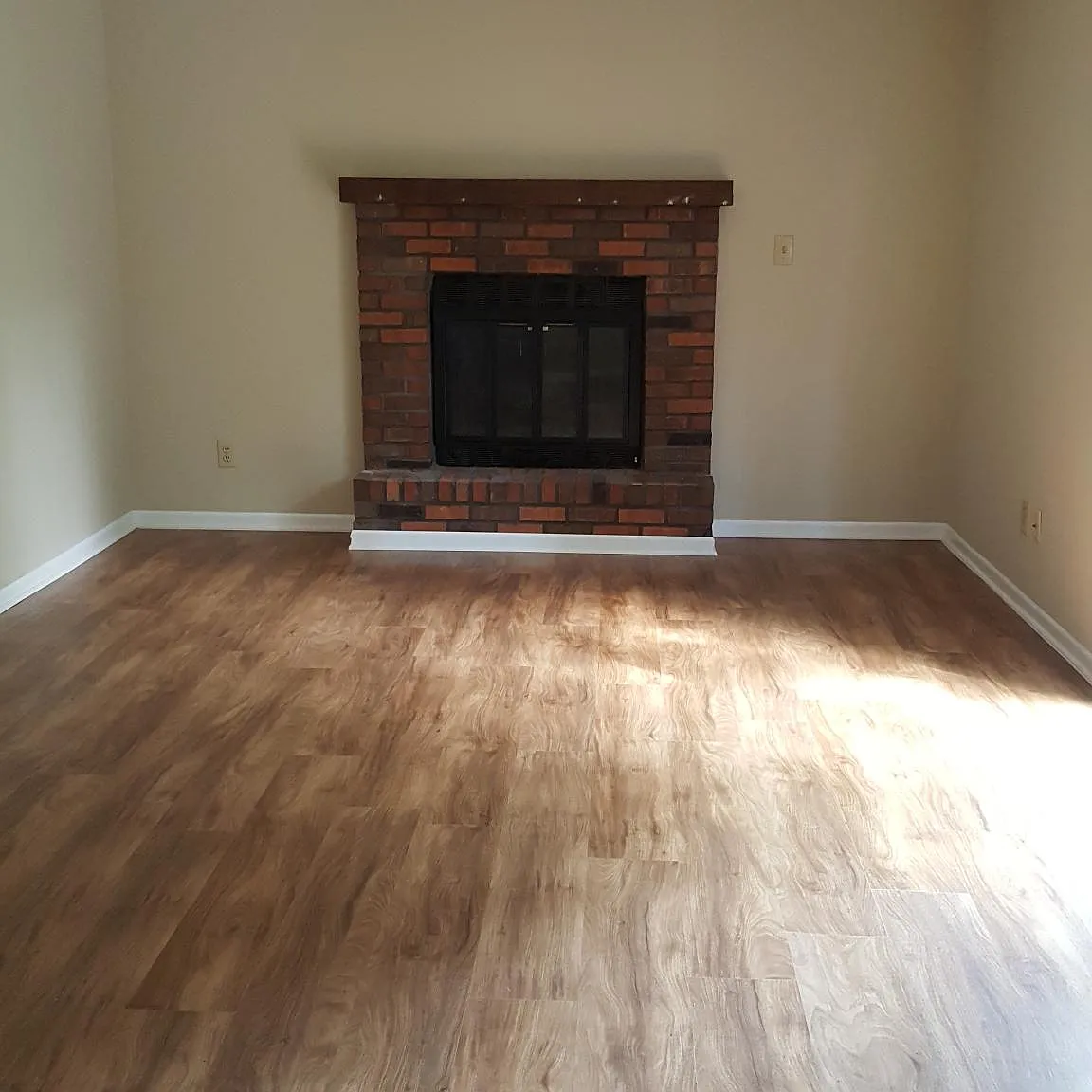 3 bed, 2.5 bath, 1643 sqft, $1,750 — Photo 4