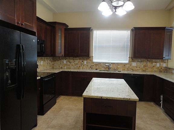 5th image of 1108 Crimson Clover Ln