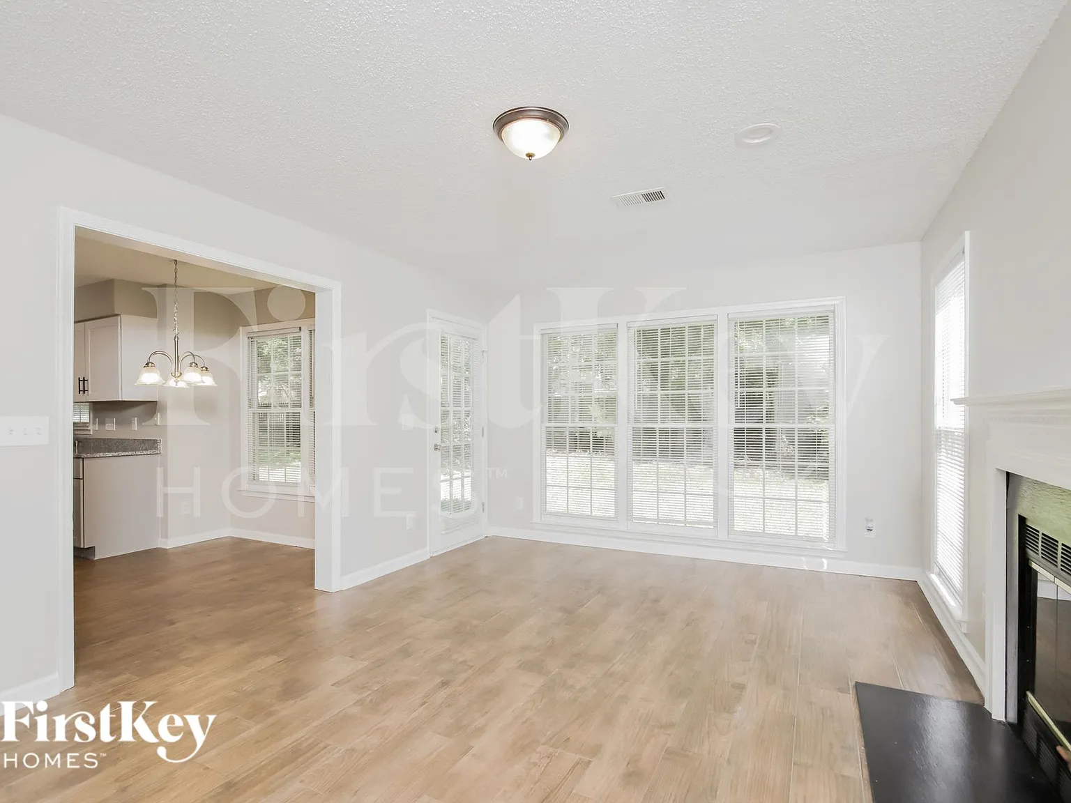3 bed, 2.5 bath, 1664 sqft, $1,840 — Photo 3