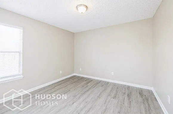 1258 Summit Oaks Dr W — Photo 12
