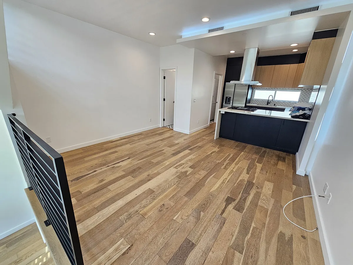 Building Photo - 4260 Laurel Canyon Blvd