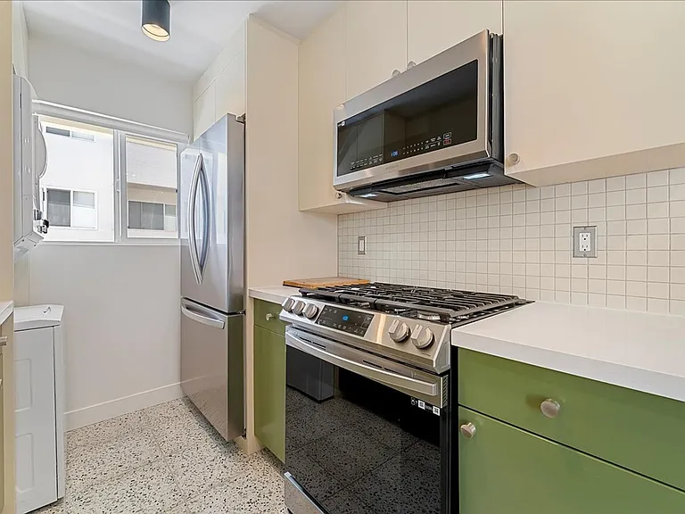 6615 Franklin Ave. — Photo 5