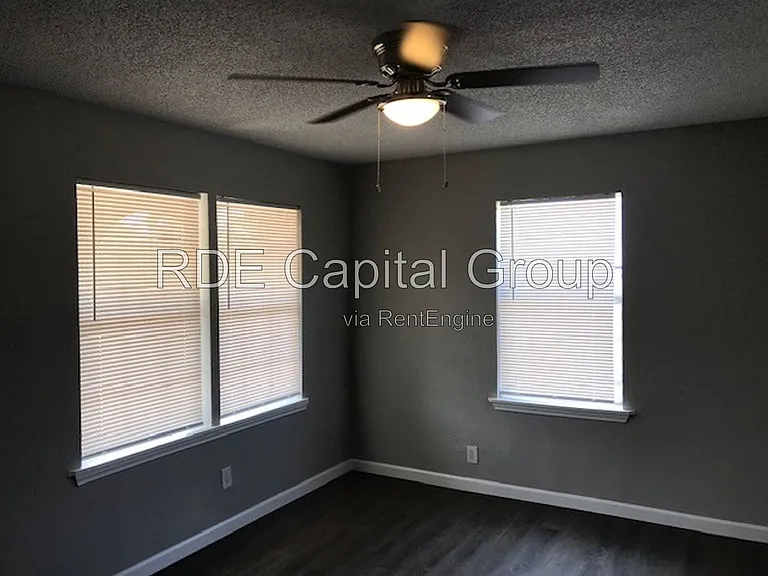 2417 Lowriemore Ln — Photo 5