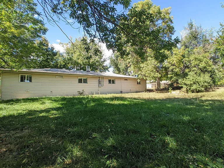 1110 Highland Dr — Photo 16