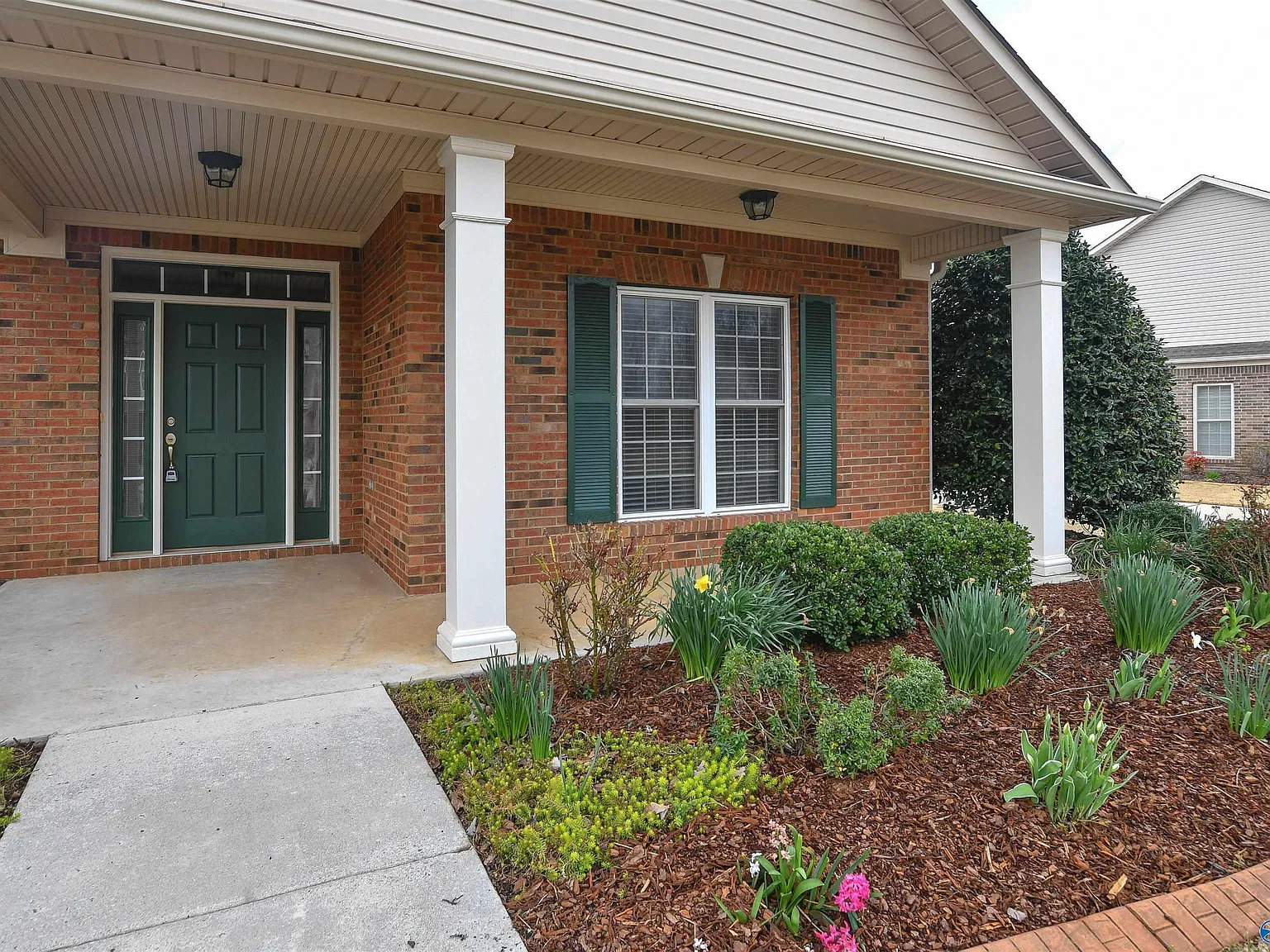 3 bed, 2.0 bath, 1863 sqft, $2,160 — Photo 3