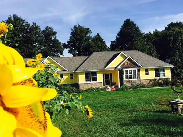 126 Stonebridge Ct, Ortonville, MI 48462