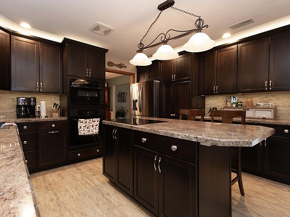 5th image of 1919 Brookfield Dr