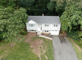 16 Paderewski Rd, Oak Ridge, NJ 07438
