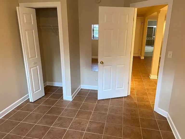 2146 W Superior St #G — Photo 5