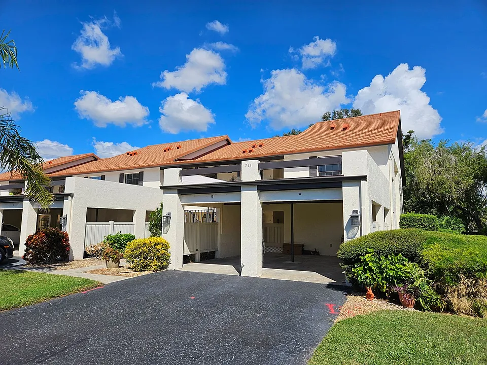 744 Avenida Estancia #144B
