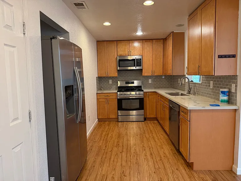3829 Delaware Ave — Photo 7