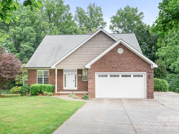 2695 Queens Dr, Lincolnton, NC 28092