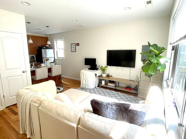 3051 N Racine Ave #2R — Photo 4