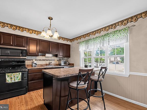 5th image of 14 Crabapple Ct