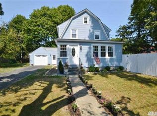 97 Soundview Ave, East Northport, NY 11731